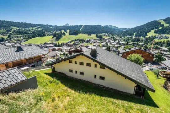 Situated in the beautiful 11th century village of Les Gets