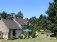 The CHAUMIERES de KERHOUIDEN - BAUD- LE PUITS 1 Hôtels à : Baud