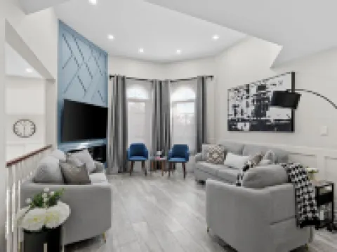 Castle in Bowman*Close to Port Darlington*Whole House*Arcade*King Bed*Backyard* Hotels in Clarington