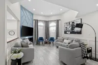 Castle in Bowman*Close to Port Darlington*Whole House*Arcade*King Bed*Backyard* Hotels in Clarington