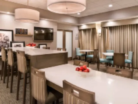 希爾頓歡朋酒店-海峽羣島海港 奧克斯納德酒店