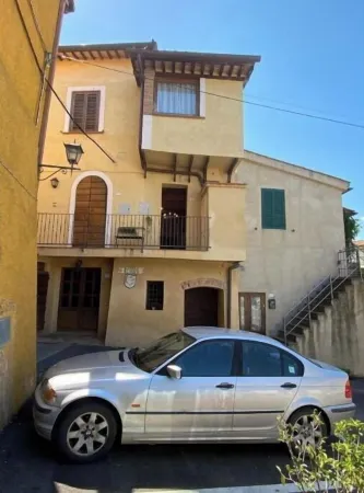 Lovely and very central apartment in Magliano in Tuscany