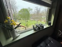 Cozy Cottage on the North East River in Town!