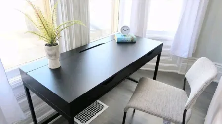 Beautiful Lakeside Heritage Home in BarrieBright and Spacious Stay Отели в г. Барри