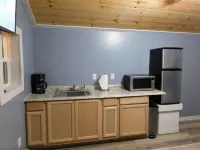 Cozy floating home with  WiFi, AC in peaceful New Tazewell on Norris Lake