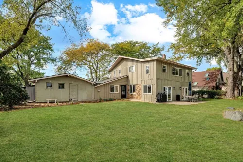 Charming 3-bedroom lake house in Waterford with amazing views