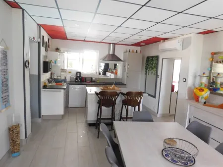 Villa with pool open veranda 40m2 5minutes downtown 5km from the sea