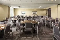 Hampton Inn & Suites Teaneck Glenpointe - breakfast