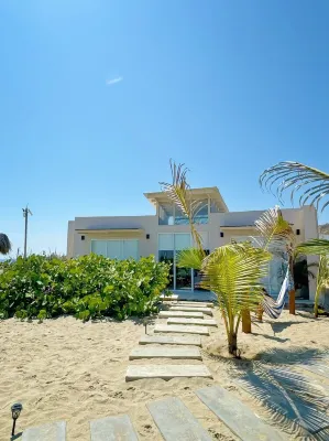 Bungalow on the beach in front of the warm and calm sea of Canoas de Punta Sal. Hotels in 
