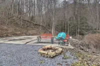 Mullens Cabin w/ Gas Grill & Mountain Views! - 3-Star
