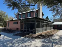 Relaxing Cottage Getaway on the Lake with full water access. Sleeps 12.