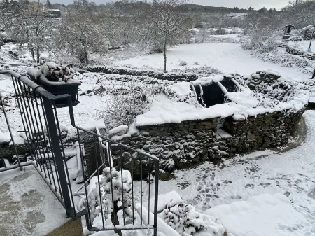 Casa Completa de 2 Pisos, com Cozinha em Open Space Отели в г. Сан-Педру-ду-Сул