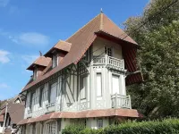 Villa sea view, 50 m from the beach Hotels in 