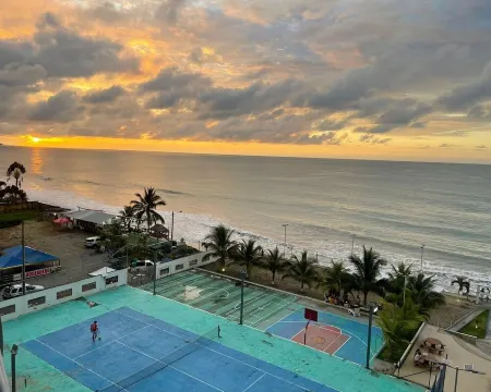 APARTMENT SEA VIEW RESORT FONTAINEBLEAU TONSUPA, SWIMMING POOLS PRIVATE BEACH