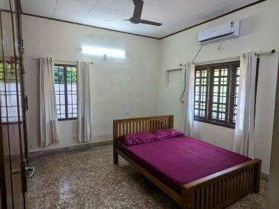 90s villa in Kanjikuzhy. Family-friendly, food nearby. Attractions close