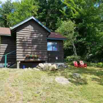 Historic Cabin Retreat - In Town and On the Lake! Minutes to Rail Trail Hotel Exterior