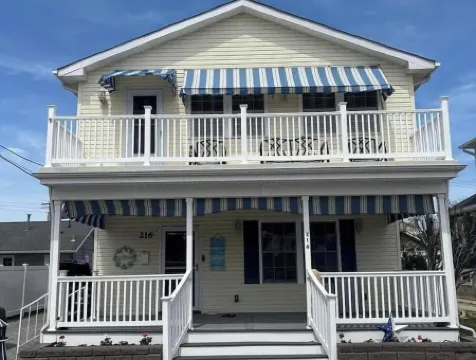 Spacious 5-bedroom house in beautiful Belmar w/ WiFi.  2 blocks from the beach!