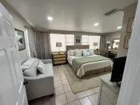 Indian Water Lodge is a waterfront retreat with Dockage, Kayaks, Bikes & More!
