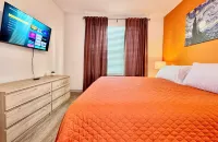 Stylish King Bed Southside Pool Gym TownCenter I95