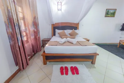 Chic 1-bedroom apartment with WiFi, AC, swimming pool in tranquil Diani Beach