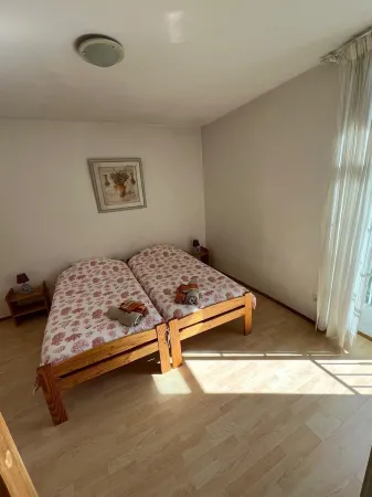 GAUGUIN F2 apartment on 1st floor 200 metres from the spa + private parking lot