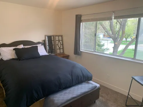 3-bedroom residential duplex with carport. 밀크릭 호텔