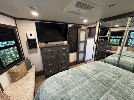 Luxury Vineyard Retreat – Near Mid-State Fair & Tin City Events