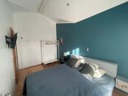 Quietly located villa with 2 apartments on the outskirts of town with private parking space Отели в г. Карловац