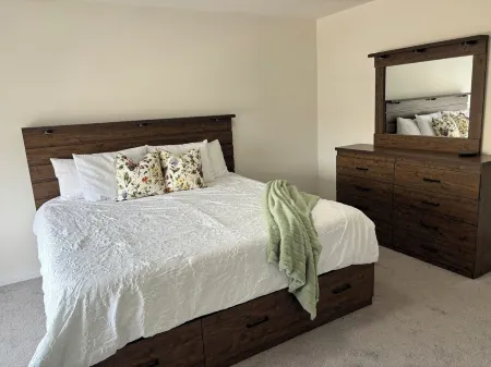 Spacious Townhouse in Brampton 2 minutes from restaurants and amenities Отели рядом с достопримечательностью «Pearson Convention Center»