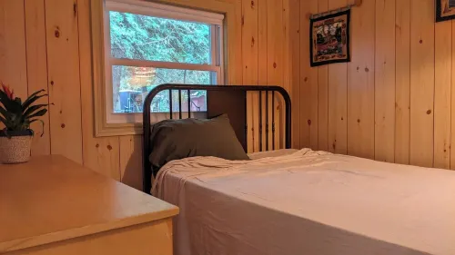 Waterfront Green Cottage Pike Bay