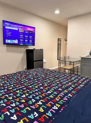 Lovely New Renovated Studio with Gated Parking H Hotels in El Monte