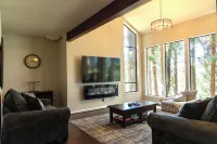 Family Getaway: Lakeside and Hiking Cabin