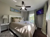Charming 3-bedroom house with pool and hot tub in Kissimmee Hotel dekat Publix Super Market at Village Shops at Bellalago