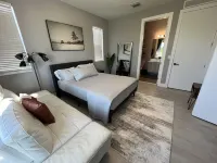 New Modern Townhome! 8 min to DT Las Olas & Beach!