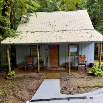 Charming 2-bedroom cabin in delightful Townsend with all the necessary amenities