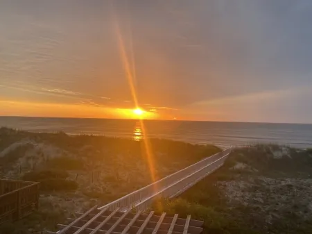 Tranquil 7 bedroom oceanfront home JANUARY-MARCH ONLY!