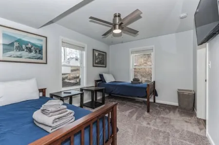 Mountain Ferry Landing - Riverfront Access