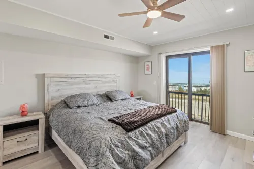 Charming 2bedroom ocean view beach front condo in Seaside Hts w pool, AC, WiFi