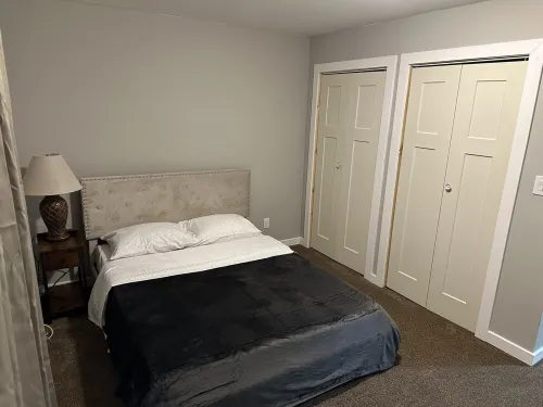 Madisons place, a newly remodeled duplex is 5 mins away from OSF and Carle hosp