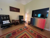 Retro 1-bedroom duplex in quiet Chapel Hill neighborhood