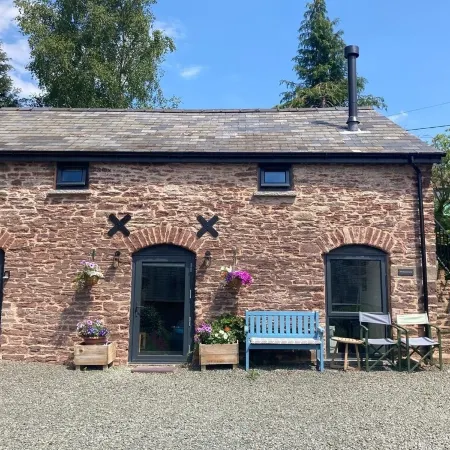 Cosy 2 bed barn in Bannau Brycheiniog national park, with outdoor patio.