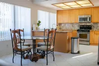 Spacious 4-bedroom house with AC and WiFi in charming Fontana