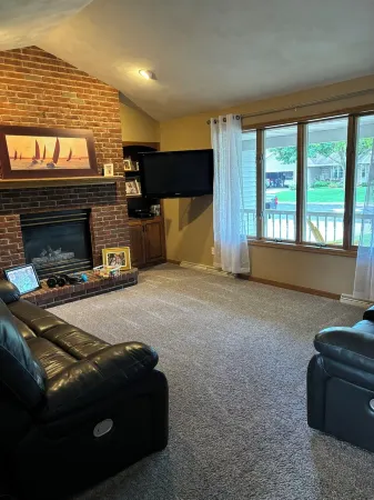 3-bedroom house located just 25 minutes south of Lambeau Field for NFL Draft Отели в г. Calumet County