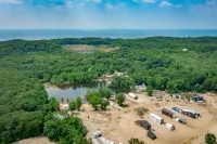 Stunning Retreat in SW Michigan! Just minutes away from wineries and breweries.