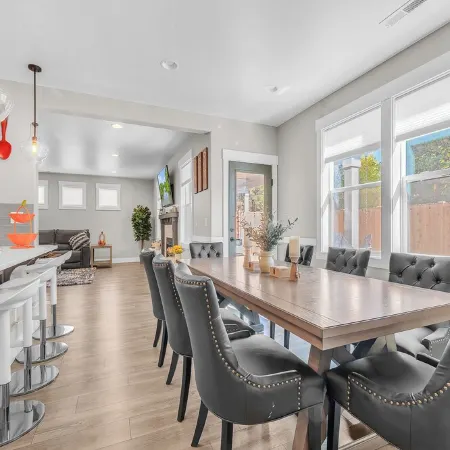 Bend Luxury • Hot Tub • Game Room • Near Downtown