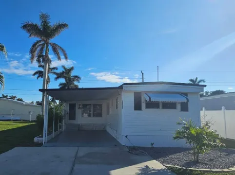 Slice of Paradise w/community pool near beaches & downtown!