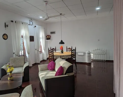 5 mins to beach..  Affordable and comfortable stay !!