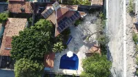 Complete house with swimming pool and steam sauna on one of the most beautiful beaches in Brazil.