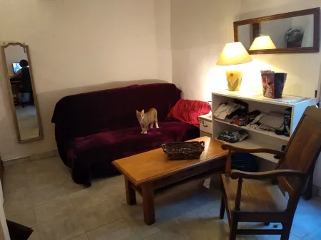 Typical southern village house in the heart of town - ideal for sightseeing Отели рядом с достопримечательностью «Camping Les Cigales , 3 étoiles»