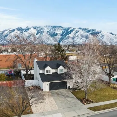 Spacious Home near Ski Resort- 2GBFiber-Game room-HotTub